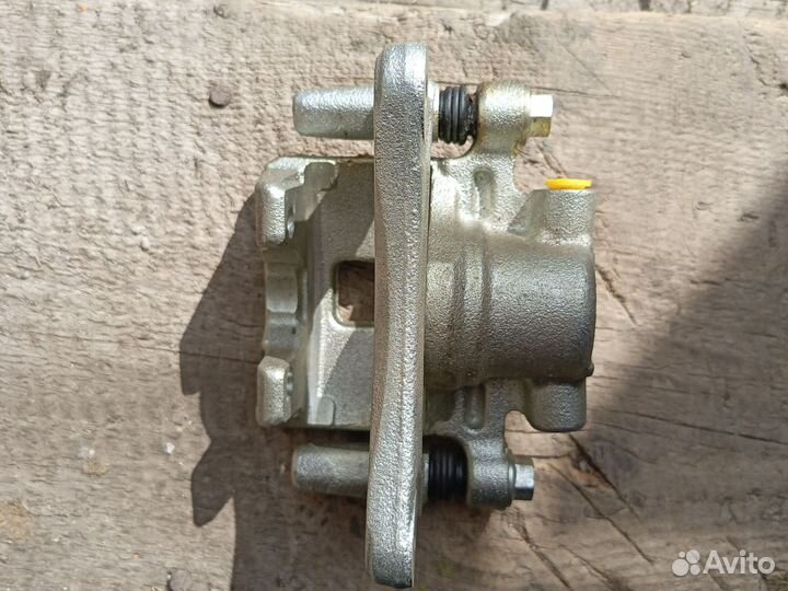 Задний правый тормозной суппорт Chrysler