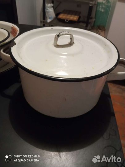 Кастрюля и 5 тарелок эмалированных, за 300р