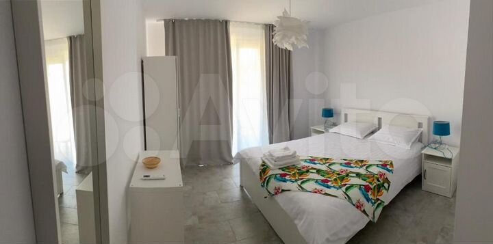 Действующий отель на берегу моря