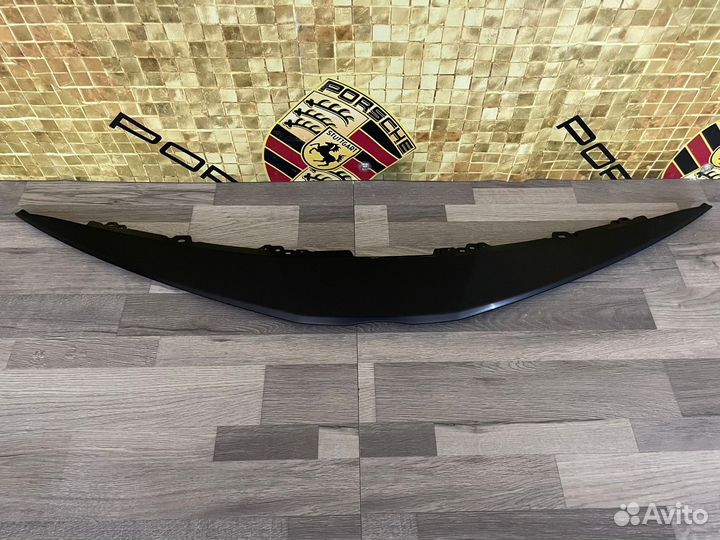 Накладка решетки радиатора на Toyota Camry V70 20+