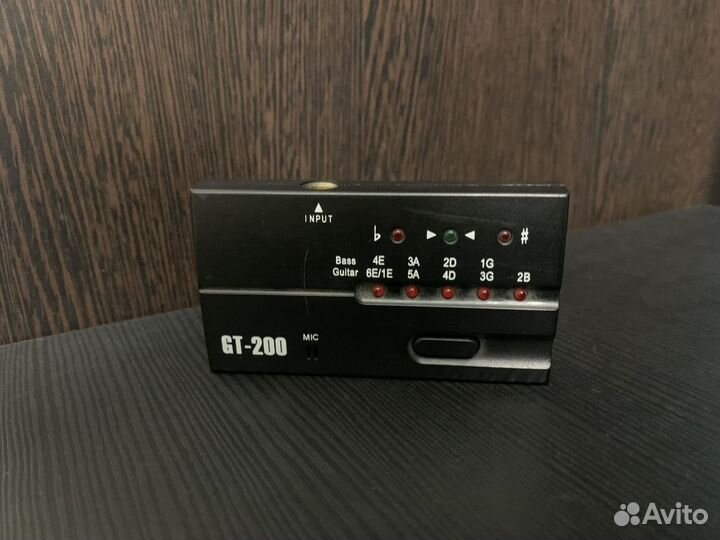 Тюнер для гитары и бас гитары