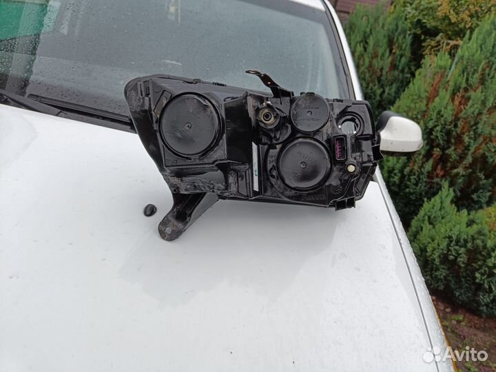 Фара передняя левая на Renault Logan 2