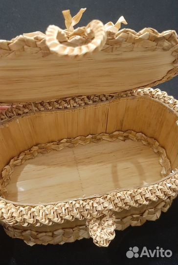 Деревянная шкатулка