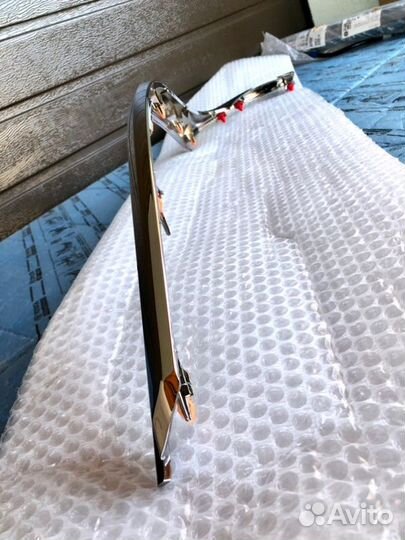 Хром фары передний правый Toyota Fortuner 2