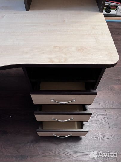 Стол компьютерный, рабочий, учебный