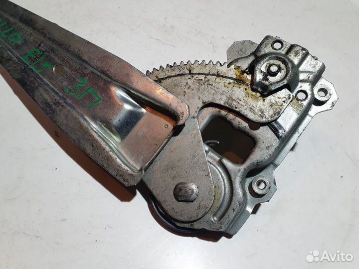 Стеклоподъемник задний правый Toyota Corolla E150