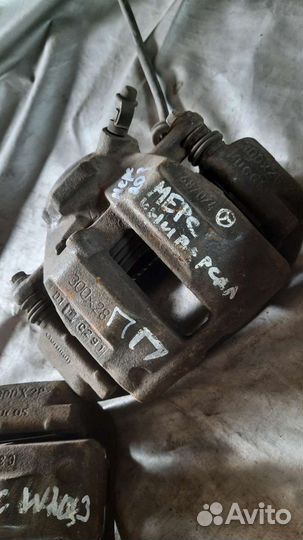 Mercedes C W203 суппорт тормозной передний