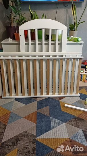Детская кроватка с поперечным маятником