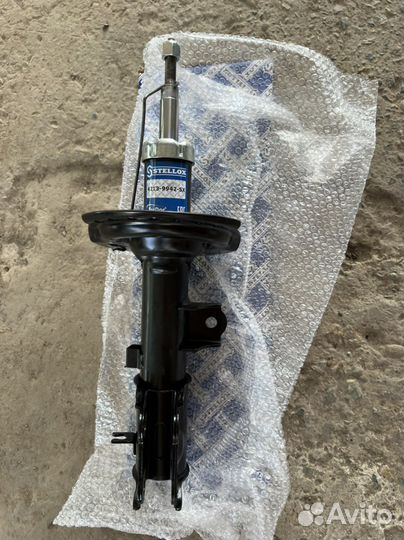 Передняя правая стойка хендай салярис новая