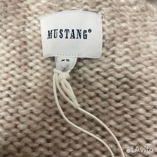 Свитер женский