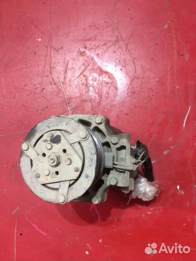 Компрессор кондиционера Mitsubishi Outlander