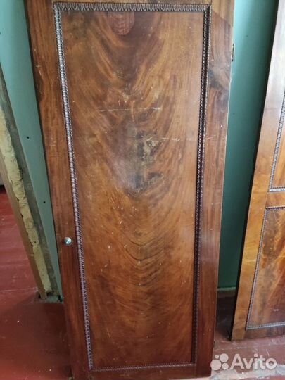 Шкаф плательный антикварный