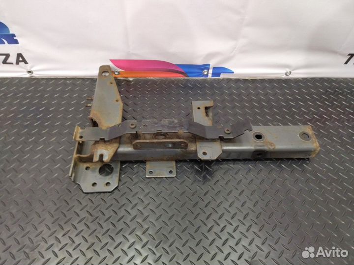 1686536 Кронштейн крыла переднего левого