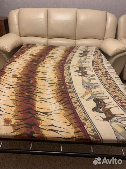 Кожаный диван бу