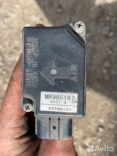 Датчик расхода воздуха Mitsubishi Pajero IV