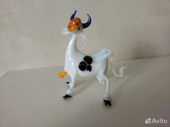 Коллекция стеклянных фигурок