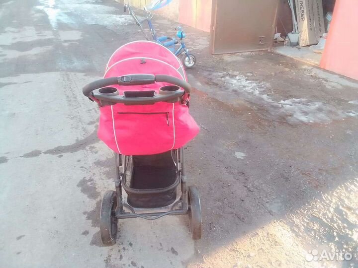 Прогулочная коляска