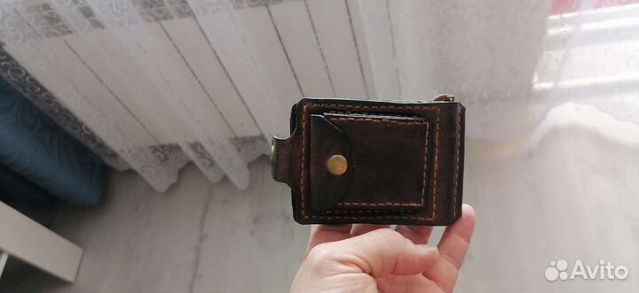 Зажим для денег с монетницей