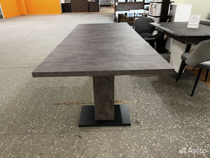 Большой раздвижной обеденный стол