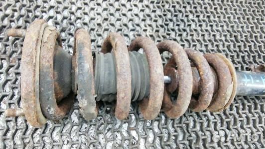 Стойка передняя правая mitsubishi L200 K4T (EEA17S