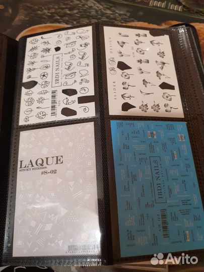 Слайдеры и наклейки для маникюра в альбоме