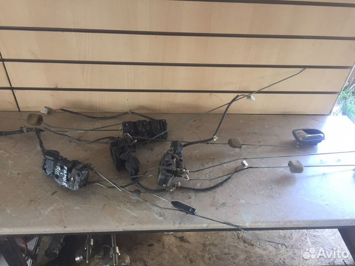 Замок двери ручка двери mazda familia