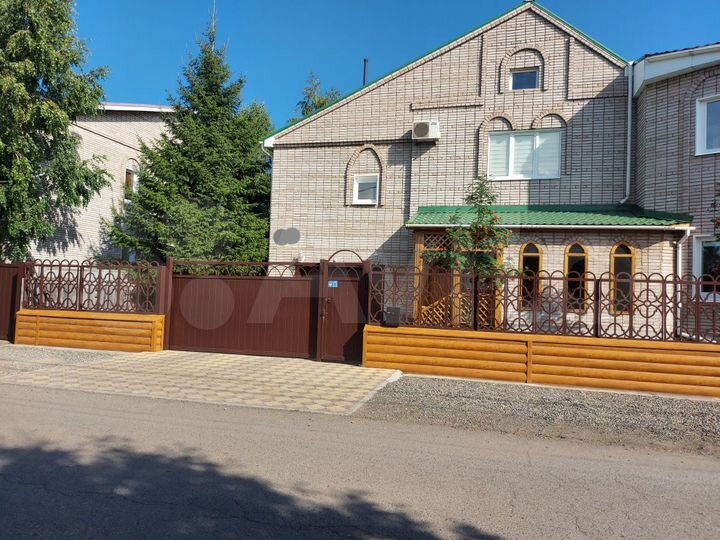 Коттедж 491,7 м² на участке 10 сот.