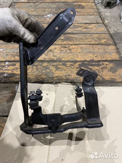 Кронштейн эура Форд Фокус2 1.8,2.0