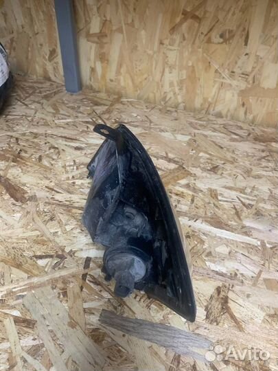 Поворотник правый Mazda MPV 1999 LW5W