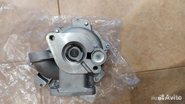 Продам помпу на BMW