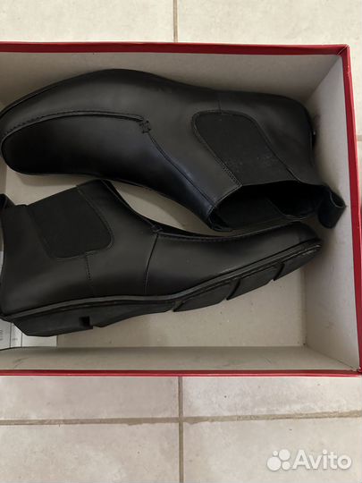 Челси Charles Jourdan