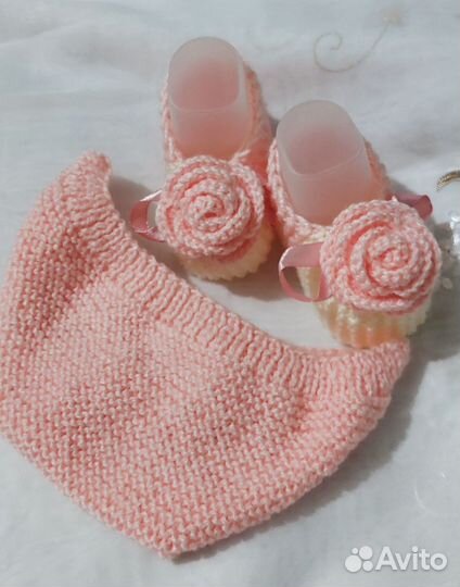 Пинетки и чепчик