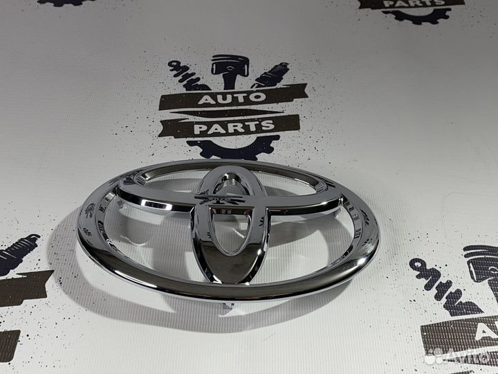 Эмблема решётки радиатора Land Cruiser Prado 150