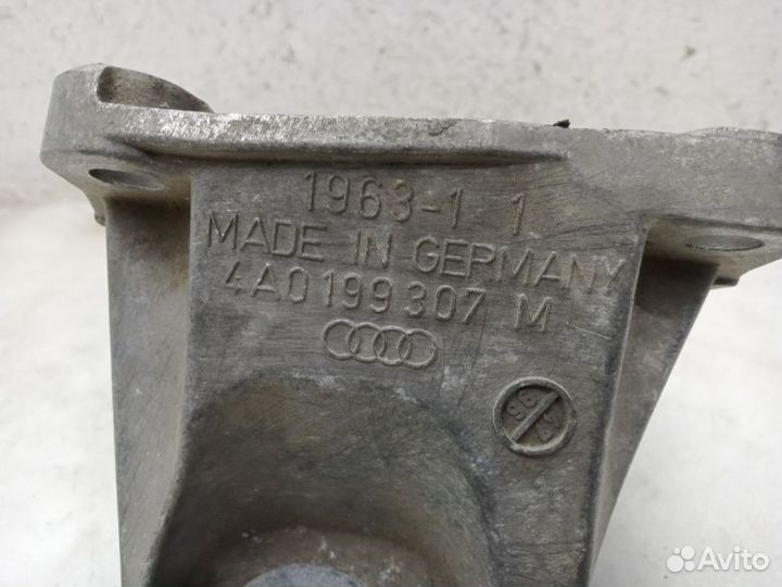 Кронштейн двигателя audi 100 C4 Левый
