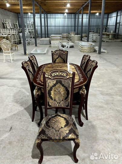 В наличии стол