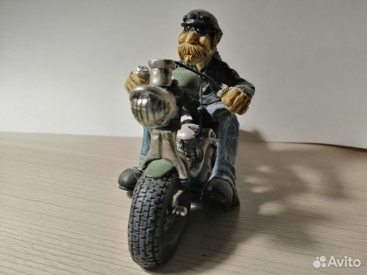 Фигура мотоциклист