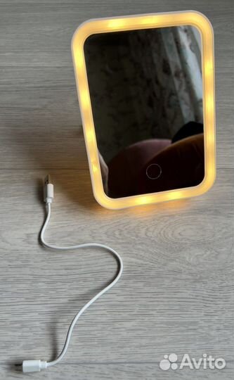 Настольное зеркало с подсветкой