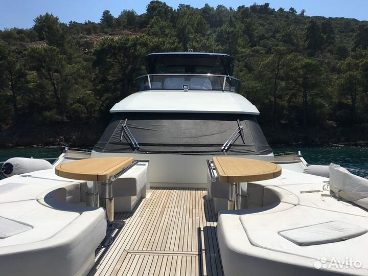 Моторная яхта MCY 70