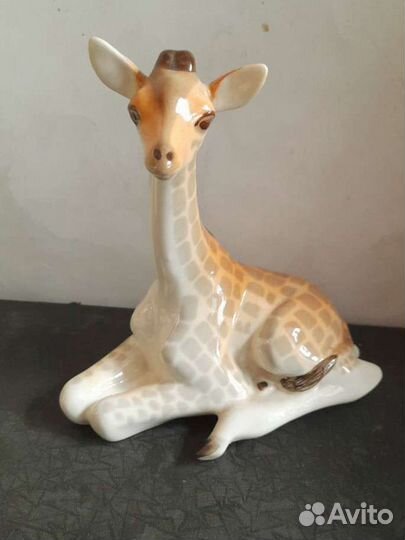 Фарфоровая статуэтка 