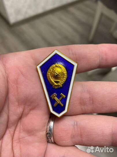 Знак об окончании техникума СССР