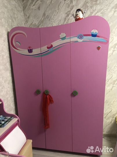 Письменный стол, шкаф, тумбочка, пенал