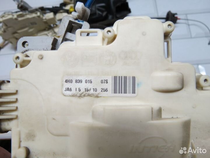 Замок двери передний задний Audi A8 D4 A8D4