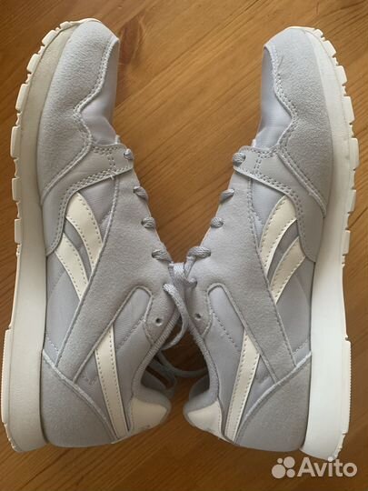 Кроссовки женские