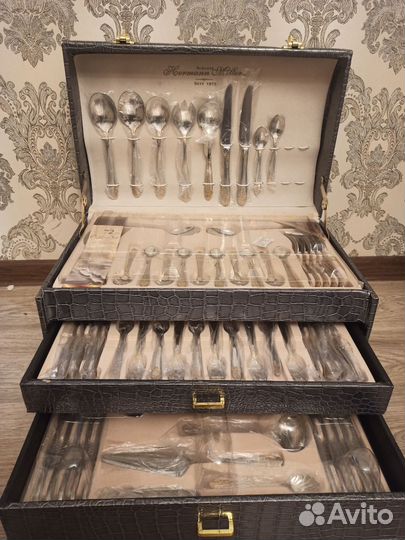 Сундук со столовыми приборами