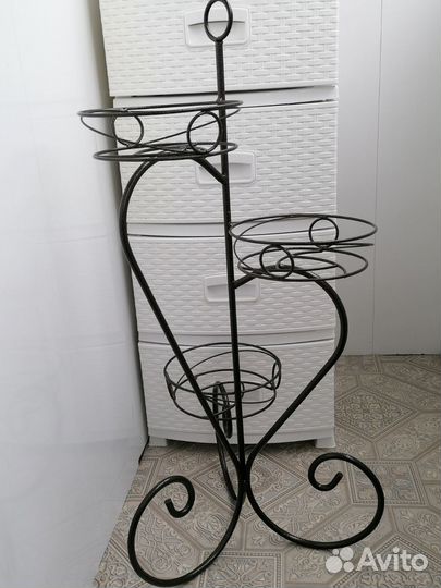 Подставка для цветов металлическая