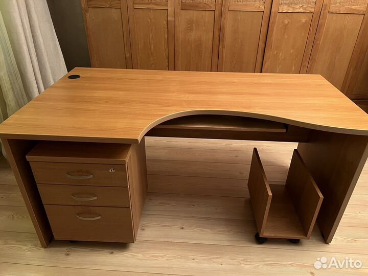 Компьютерный стол