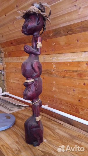 Деревянная статуэтка