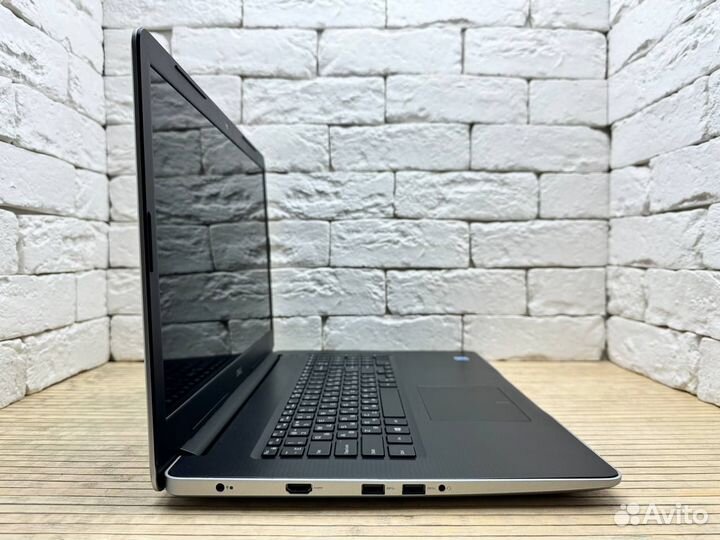 Ноутбук с большим экраном Dell Inspiron 17 P35E