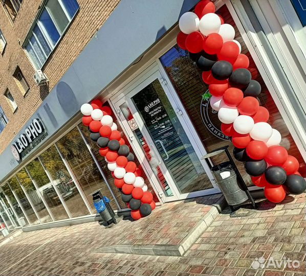 Оформление входной группы шарами