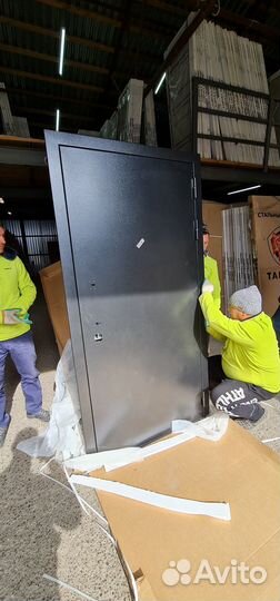 Дверь входная металлическая новая